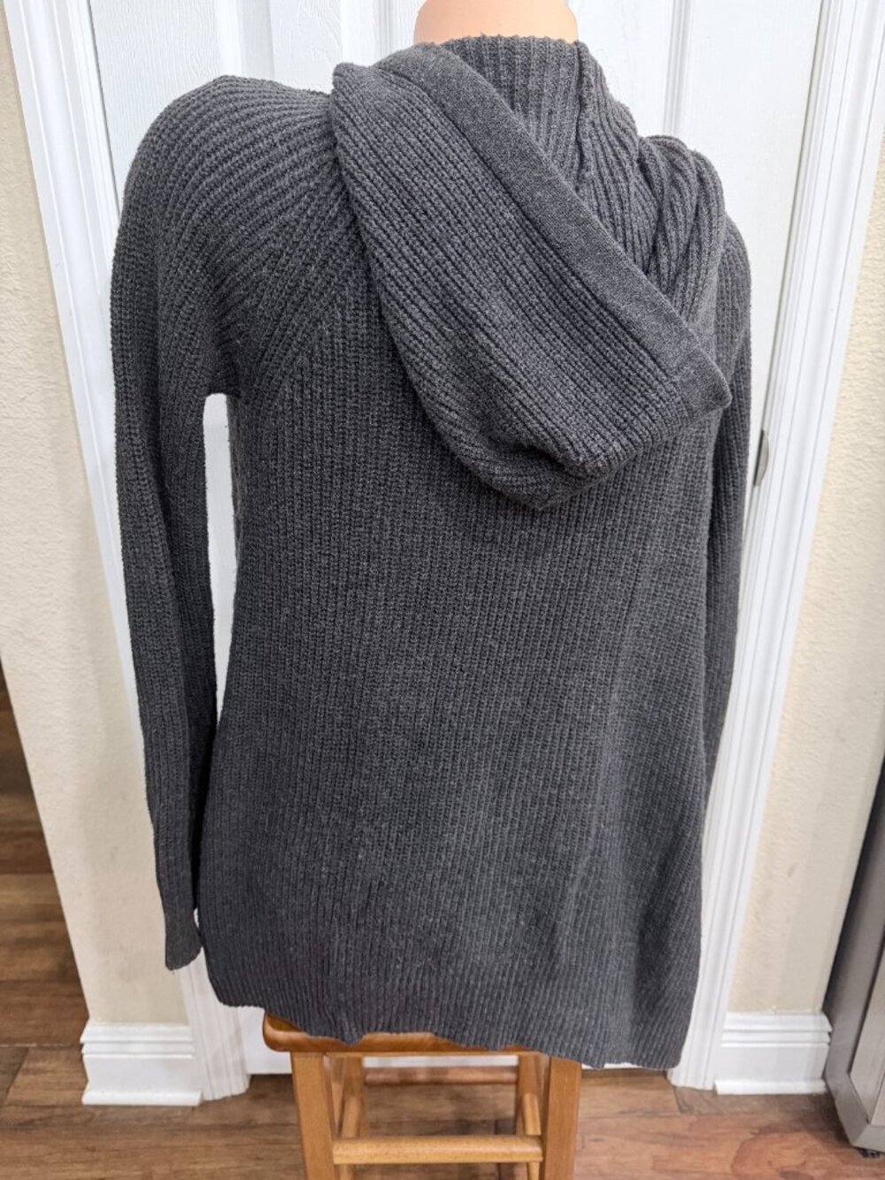 Simply Vera Vera Wang XS Gray Hooded Lace Up Chunky Knit Cardigan Sweater - Picture 4 of 16